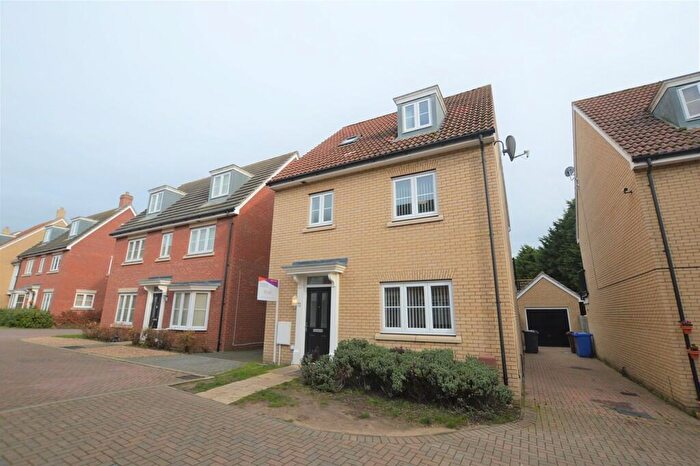 4 Bedroom Town House To Rent In Bridge Farm Close, Mildenhall, Bury St. Edmunds, IP28