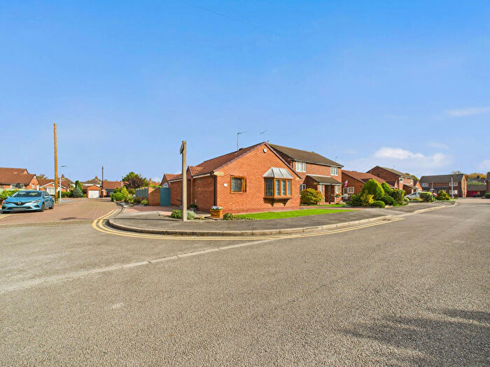 2 Bedroom Bungalow For Sale In Pear Tree Close, Hull, HU8