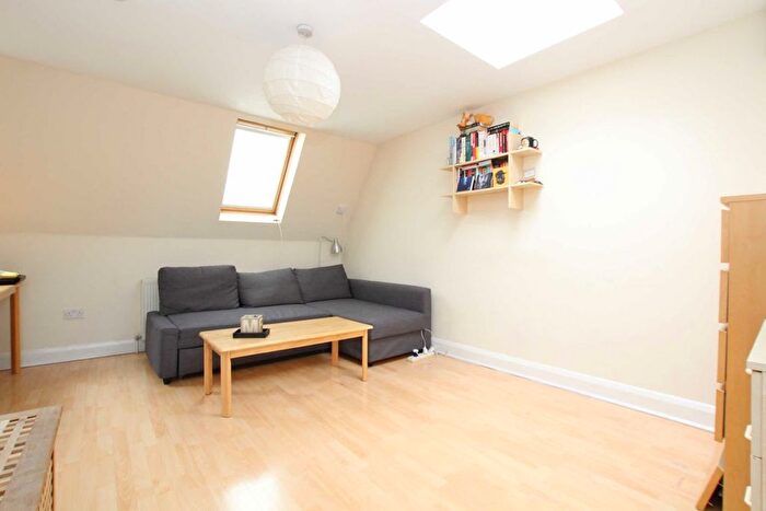 1 Bedroom Flat To Rent In Uxbridge Road, Shepherds Bush, W12