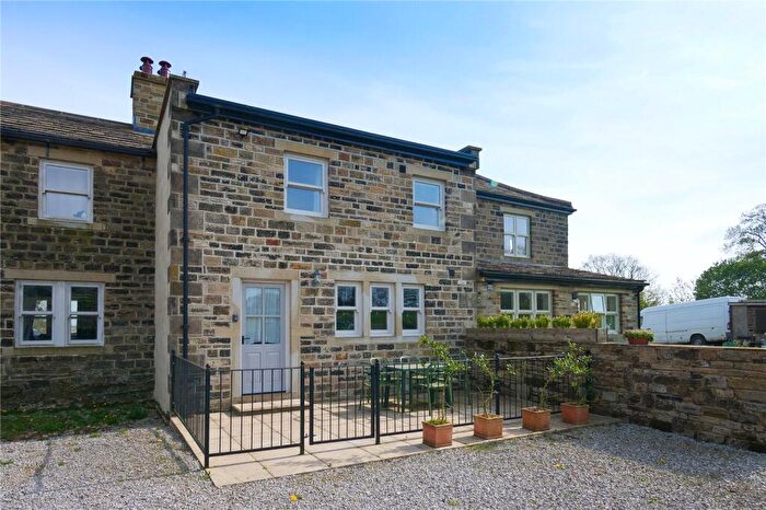 3 Bedroom Terraced House To Rent In Cropper Fold, Eldwick, Bingley, BD16