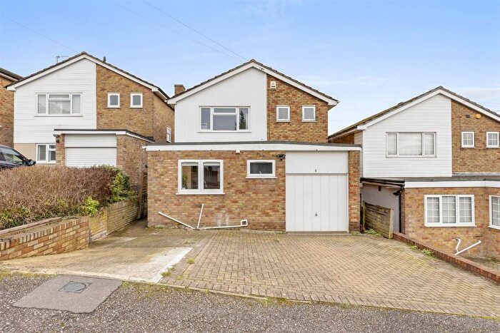 3 Bedroom Detached House For Sale In Gladstone Rise, High Wycombe, HP13