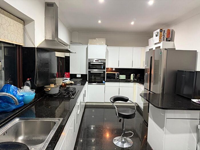 7 Bedroom Semi-Detached House To Rent In Craven Gardens, Ilford, IG6