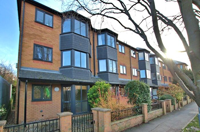 2 Bedroom Flat To Rent In The Mallards, River Lane, CB5