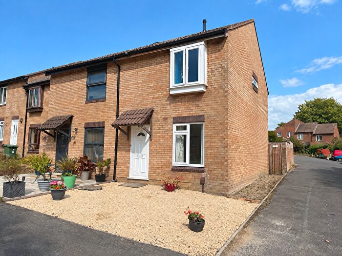 3 Bedroom Semi-Detached House For Sale In Aspen Close, Frome, Somerset, BA11