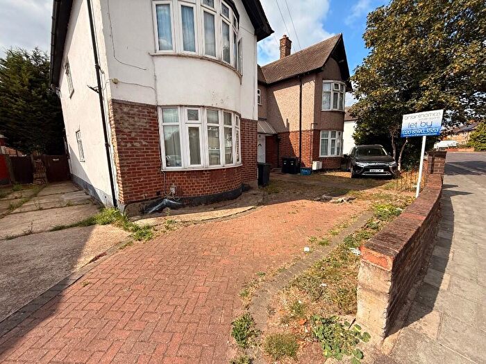 2 Bedroom Ground Maisonette To Rent In Chadwell Heath Lane, Romford, London, RM6