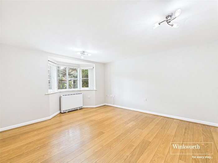 2 Bedroom Flat To Rent In Avenue Heights, Basingstoke Road, Reading, Berkshire, RG2