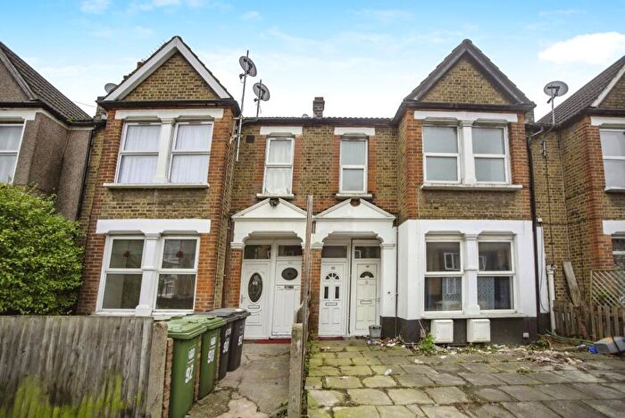 2 Bedroom Apartment For Sale In Sangley Road, London, SE6