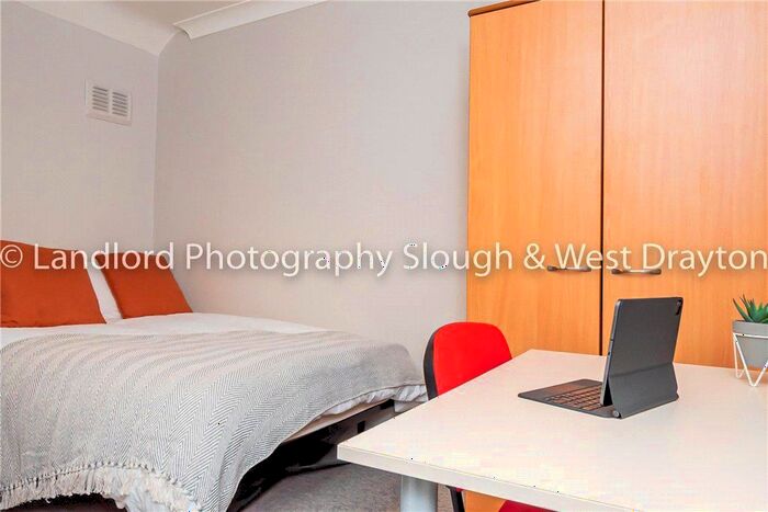 1 Bedroom Property To Rent In Cobbett Road, Guildford, Surrey, GU2