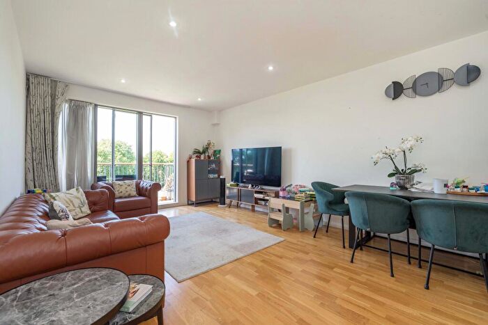 3 Bedroom Flat For Sale In Fortune Green Road, London, NW6