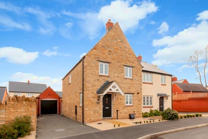 4 Bedroom Semi-Detached House To Rent In Catch Yard Road, Silverstone, Towcester, NN12