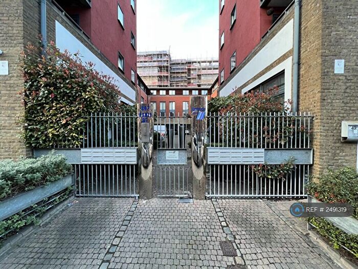 3 Bedroom Flat To Rent In Reservoir Studios, London, E1W