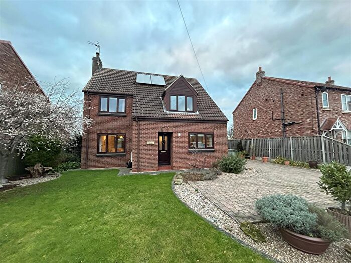 4 Bedroom Detached House For Sale In North Street, Barmby-On-The-Marsh, Goole, DN14