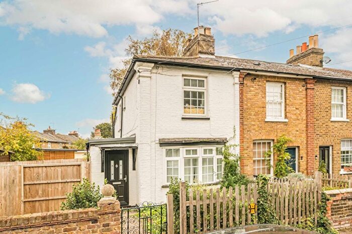2 Bedroom End Terrace House For Sale In Victoria Road, Kingston Upon Thames, KT1
