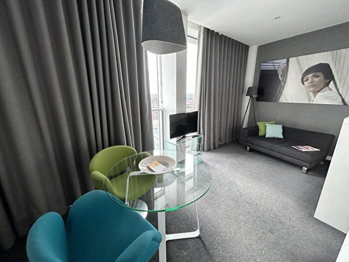 Apartment To Rent In Rotunda, Birmingham, B2