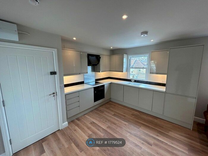 1 Bedroom Flat To Rent In Third Avenue, Oldfield Park, Bath, BA2