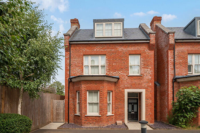 5 Bedroom Detached House For Sale In Avery Close, Beckenham, BR3