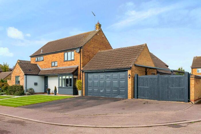 6 Bedroom Detached House For Sale In Brittons Close, Sharnbrook, MK44