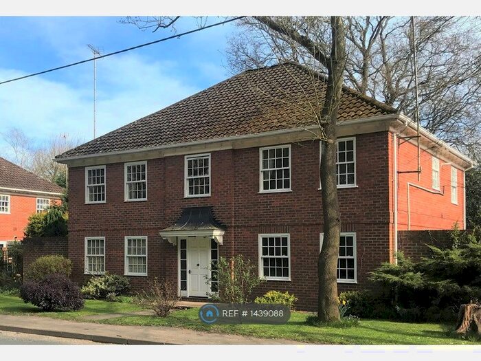 2 Bedroom Flat To Rent In Oaklands, Hartley Wintney, Hook, RG27