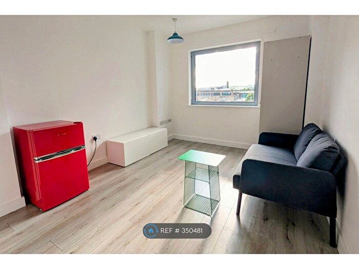 Studio To Rent In Manor Mills, Leeds, LS11