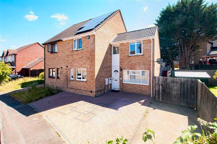 4 Bedroom Semi-Detached House To Rent In Lowndes Grove, Shenley Church End, Milton Keynes, MK5