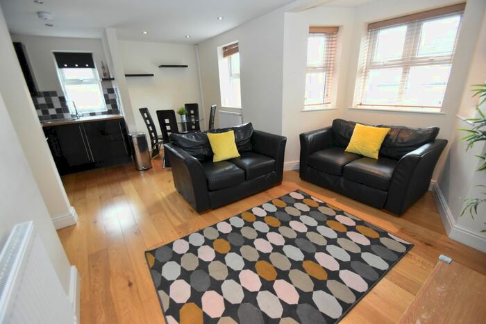 2 Bedroom Flat To Rent In Cathays Terrace, Cathays, Cardiff, CF24