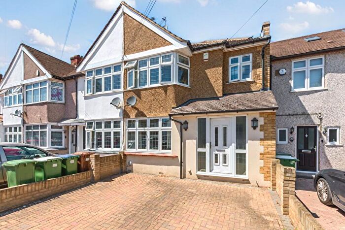 3 Bedroom End Of Terrace House For Sale In Harborough Avenue, Sidcup, DA15