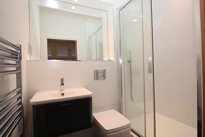 2 Bedroom Apartment To Rent In The Grove, Bath Road, Maidenhead, SL6