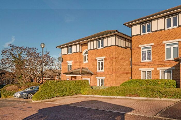 1 Bedroom Property For Sale In Wenlock Gardens, London, NW4