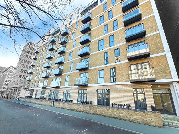 1 Bedroom Apartment For Sale In Victoria Avenue, Southend-on-Sea, Essex, SS2