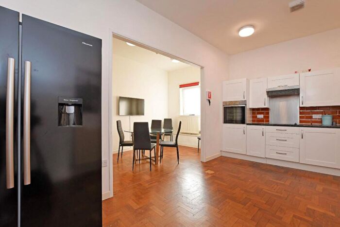 4 Bedroom Flat To Rent In Flat Glossop Road Broomhill Sheffield, S10