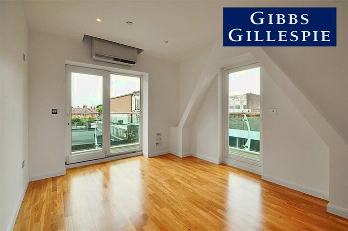 2 Bedroom Flat To Rent In Cavalier House, - Uxbridge Road, London, W5