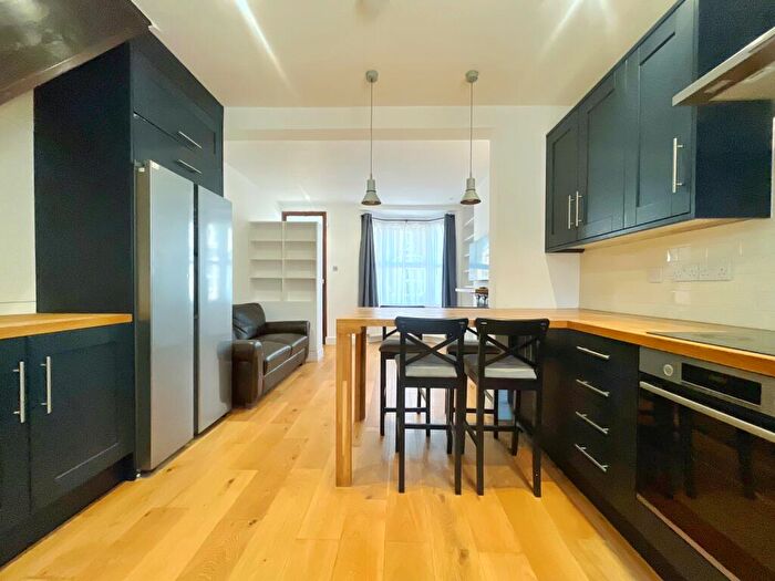 2 Bedroom House To Rent In Holness Road, Stratford, E15