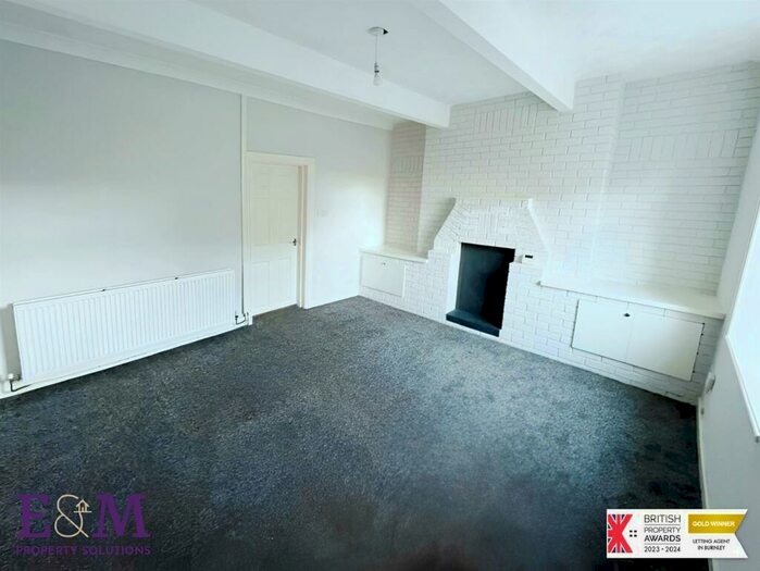 3 Bedroom End Of Terrace House To Rent In Acre Mill Road, Bacup, OL13