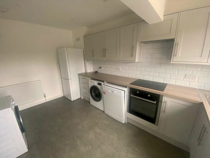 3 Bedroom Flat To Rent In Manor Road North, Hinchley Wood, KT10