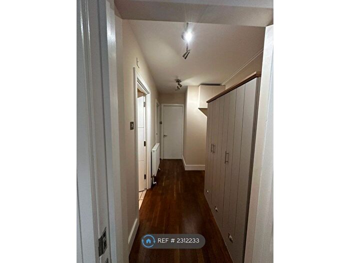 1 Bedroom Flat To Rent In Garratt Lane, London, SW18