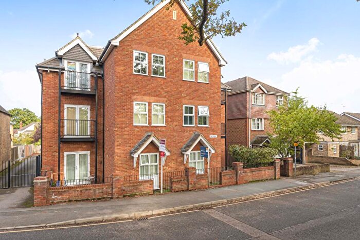2 Bedroom Flat For Sale In Claremont Road, West Byfleet, KT14