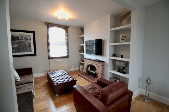 2 Bedroom Maisonette To Rent In Oxford Road, Windsor, SL4