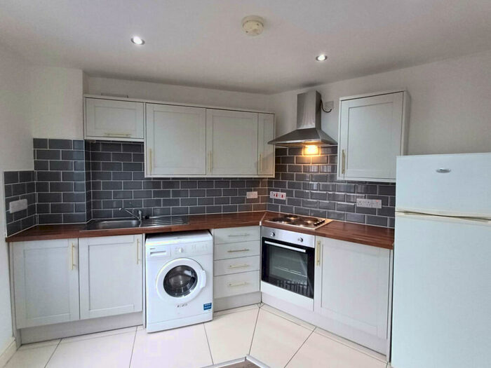 1 Bedroom Apartment To Rent In Roundhay Road, Leeds, West Yorkshire, LS8