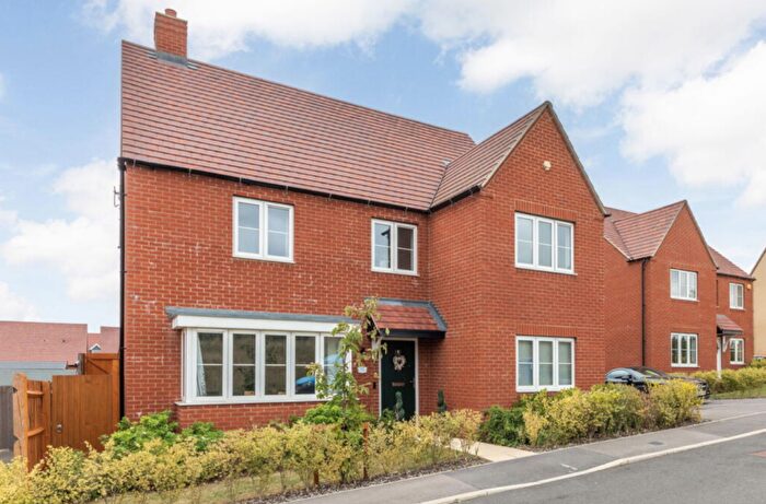 5 Bedroom Detached House For Sale In Longdon Crescent, Banbury, OX16