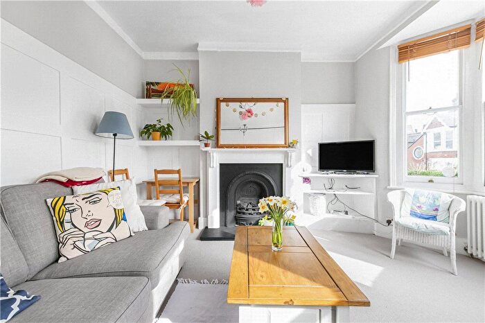 2 Bedroom Maisonette For Sale In Duntshill Road, Earlsfield, SW18
