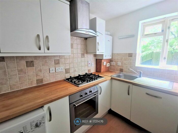 1 Bedroom Flat To Rent In Waterloo Rise, Reading, RG2