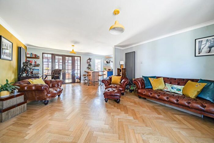 5 Bedroom Detached House For Sale In High Street, Pulloxhill, MK45