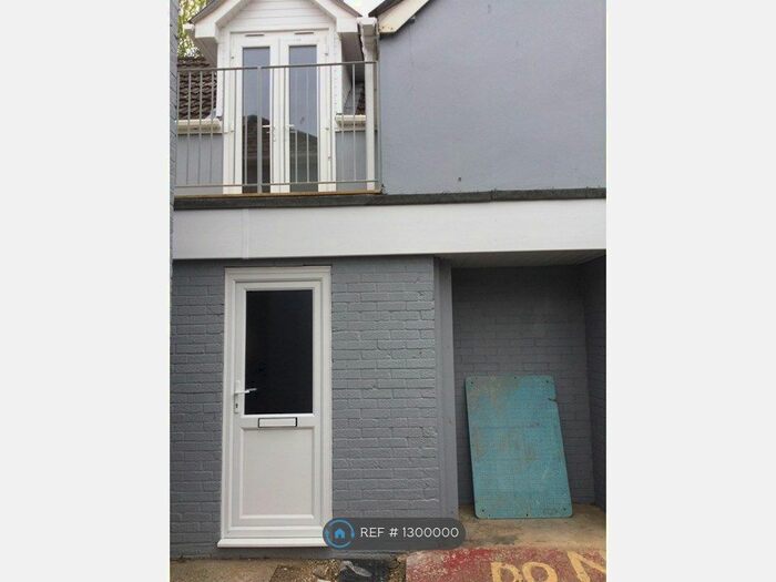 3 Bedroom Detached House To Rent In Melbourne Road, Bournemouth BH8