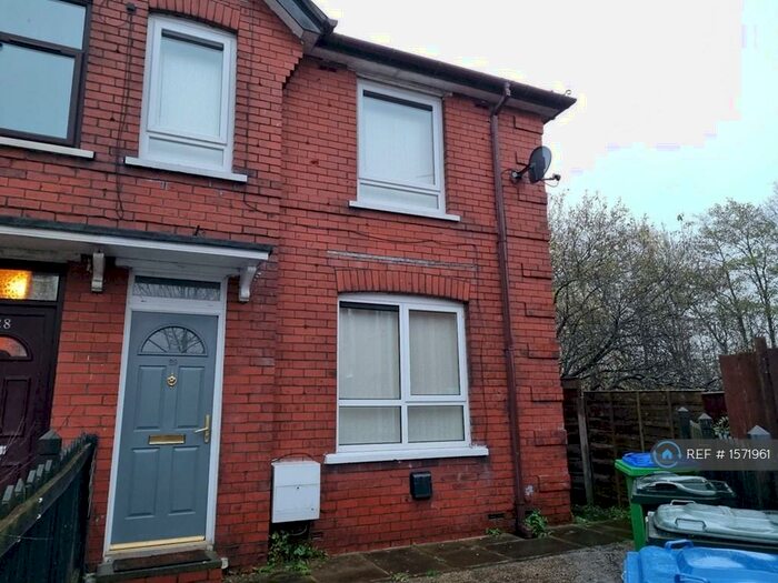 2 Bedroom Semi-Detached House To Rent In Firgrove Gardens, Rochdale, OL16