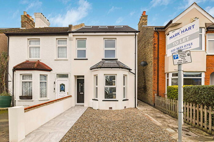 4 Bedroom Semi-Detached House To Rent In Southlands Road, Bromley, BR2