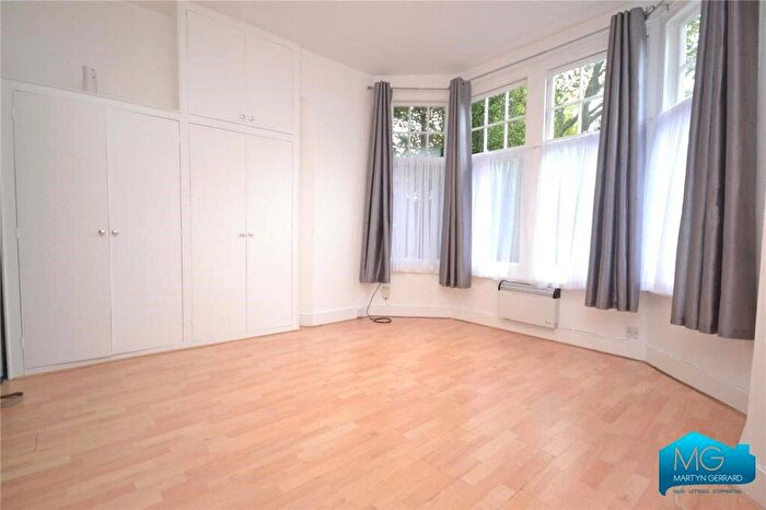 Apartment For Sale In Midhurst Avenue, Muswell Hill, London, N10