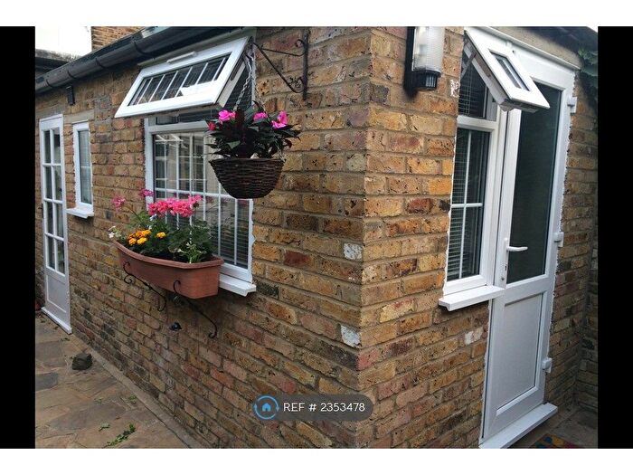 Studio To Rent In Alexandra Road, Richmond, TW9