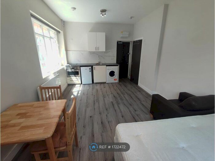 Studio To Rent In Lichfield Grove, London, N3