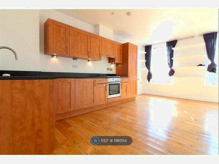 2 Bedroom Flat To Rent In Stoke Newington High Street, London, N16