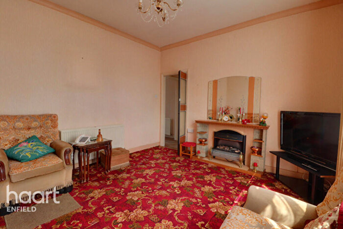 2 Bedroom Bungalow For Sale In Manorway, Enfield, EN1